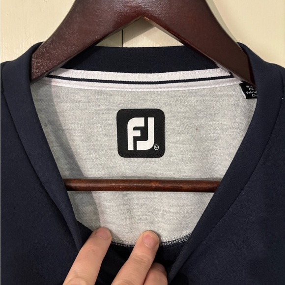 Footjoy Men's Navy Blue V-Neck Sweater - Picture 2 of 4